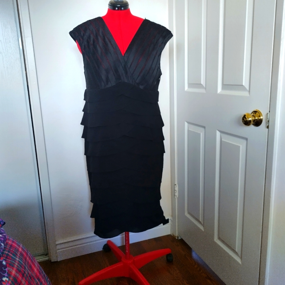 ADRIANNA PAPELL Tiered Bandage Dress 18W Cap Sleeve V-Neck Black Cocktail